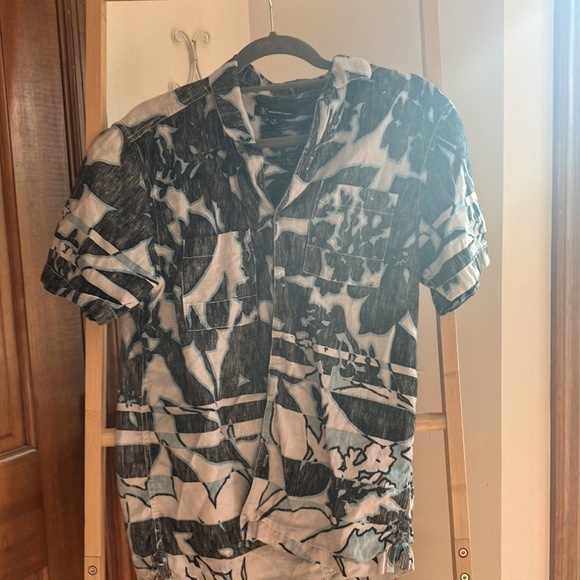 🏷5/25 inc medium shirt(box 2) - Picture 3 of 10